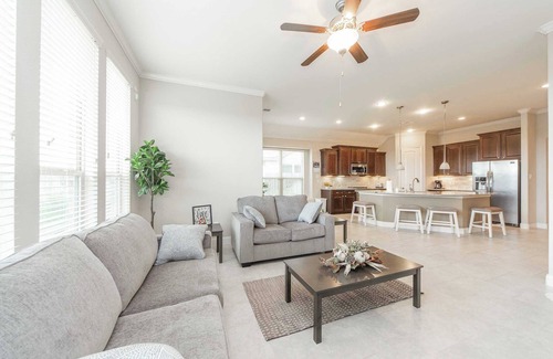 Cypress House | Fenced Backyard｜Pet Friendly｜Garage Access｜Single-Story｜Long-term Stay #41228