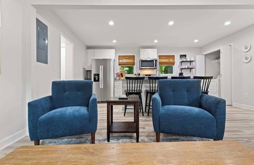 Zebulon House | Fenced In|Updated|Pets OK|3 Bed 2 Bath|Walkable DT