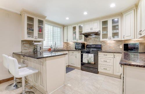 Lawrenceville House | Fenced Yard and Pool Access Lawrenceville Retreat!