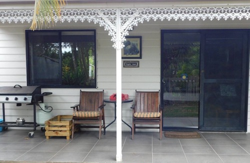 Rosemount Cabin | Fenced Yard for Dog, Gas BBQ, Firepit for marshmallow nights!