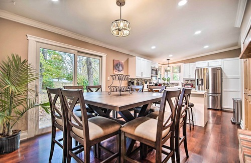 Fox River Grove House | Fenced Yard: Fox River Grove Home, Dogs Welcome
