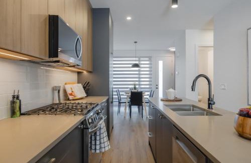 West Hillhurst House | Fenced Yard, Free Parking, 2 King Beds with AC