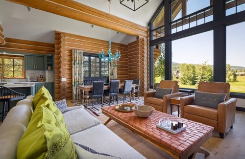 Victor Cabin | Fennario Cabin includes Bronze Buffalo Ranch at Teton Springs amenity access