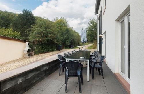 Zweifelscheid House | Ferienhaus Eifel Atrium