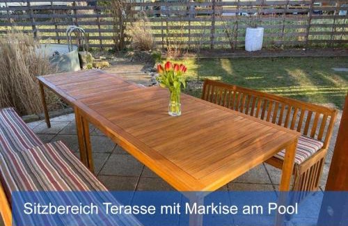 Zschieren House | Ferienhaus Elbharmonie - Hunde willkommen, Garten vollständig umzäunt, Pool, Kamin und Spielzimmer - super für Familientreffen