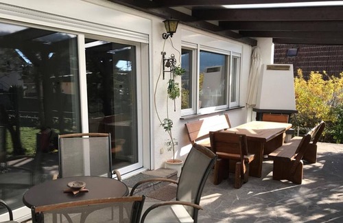 Dahn House | Ferienhaus "lachberg9" - Ferienhaus, Dusche und Bad, WC, Komfort