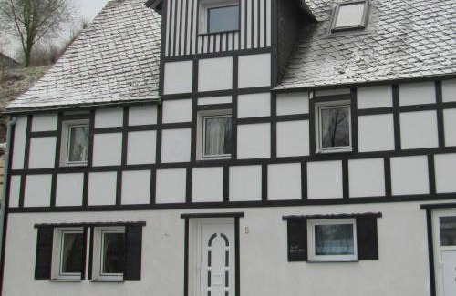 Oberkirchen Apartment | Ferienhaus Schmallenberg nahe Skibus