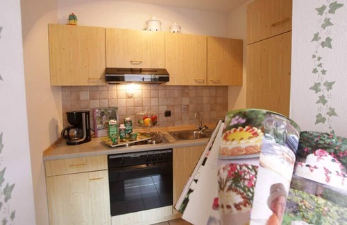 Anger Apartment | Ferienwohnung 2 Untersberg, 40qm OG, 1 Schlafraum, Wohnraum m. Küchenzeile, Dusche/WC, Balkon, Sat-TV, WLAN, max. 3 Personen