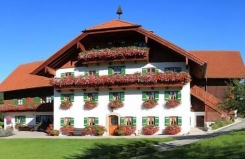 Anger Apartment | Ferienwohnung 2 Untersberg, 40qm OG, 1 Schlafraum, Wohnraum m. Küchenzeile, Dusche/WC, Balkon, Sat-TV, WLAN, max. 3 Personen