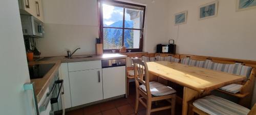 Jerzens Apartment | Ferienwohnung 4 Personen Alleinlage am Wald Nähe Skigebiet Hochzeiger