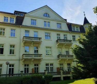 Bad Rothenfelde Apartment | Ferienwohnung am Kurpark mit Balkon