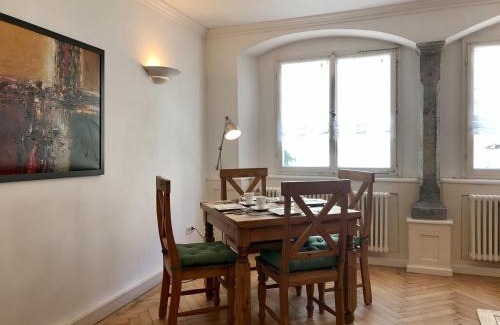Insel Apartment | Ferienwohnung Am Stadtpark - Charmant, seenah, zentral in historischem Gebäude