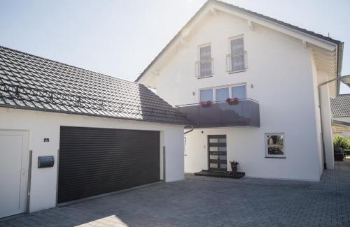Waggershausen Apartment | Ferienwohnung am Zeppelin Hangar
