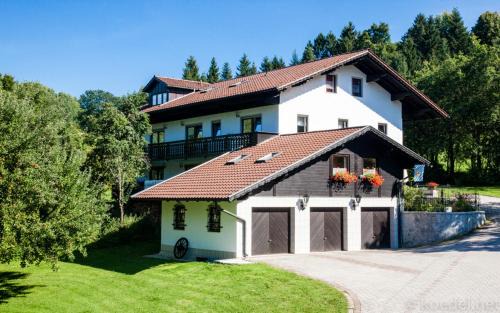 Zachenberg Apartment | Ferienwohnung Bielmeier