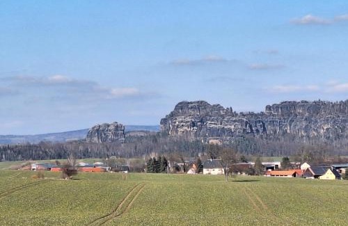 Reinhardtsdorf-Schoena Apartment | Ferienwohnung Blick zum Zirkelstein
