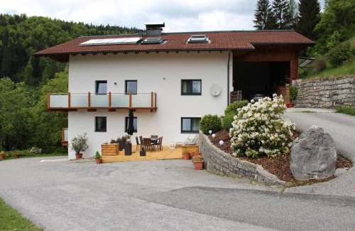 Bad Vigaun Apartment | Ferienwohnung by Josef Lanzinger