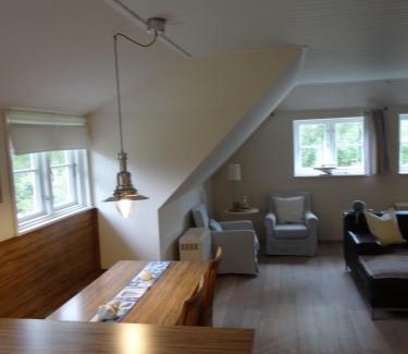 Welt Apartment | Ferienwohnung-DG-im-Reetdachhaus-im-Ort-Welt