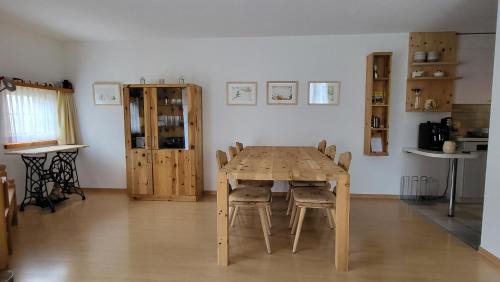 Zuoz Apartment | Ferienwohnung Engadin Barbey