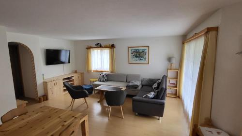 Zuoz Apartment | Ferienwohnung Engadin Barbey