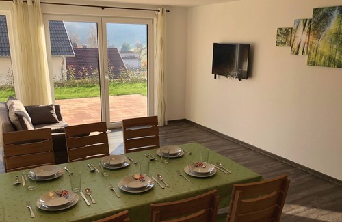 Biederbach Apartment | Ferienwohnung Kapellenblick 1, 85qm, zwei Schlafzimmer, Wohnzimmer, Terrasse und WLAN