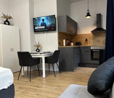 Nordfront Apartment | Ferienwohnung Lorenz mit kostenlosem Parkplatz Netflix Boxspringbett Küche
