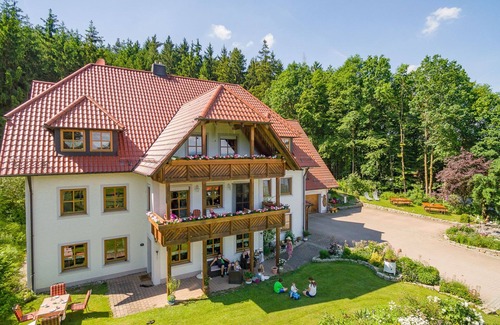 Altenkunstadt Apartment | Ferienwohnung mit großem Wohnraum und herrlichem Ausblick auf das Fichtelgebirge, kostenfreies WLAN