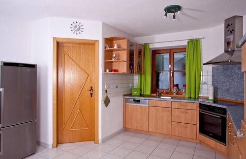 Palling Apartment | Ferienwohnung Moierhof bis 5 Personen mit Balkon, 100m²