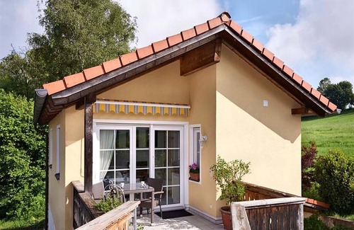 Bad Endorf Apartment | Ferienwohnung Nr. 2 - "Bergblick", 39 qm Obergeschoss, 1 separates Schlafzimmer