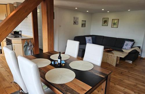 Mallentin Apartment | Ferienwohnung Pfotenglück nahe Ostsee mit atemberaubender Dachterrasse & Gartenblick