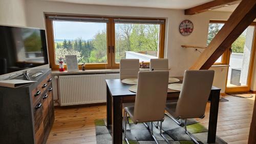 Mallentin Apartment | Ferienwohnung Pfotenglück nahe Ostsee mit atemberaubender Dachterrasse & Gartenblick