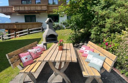 Stumm Apartment | Ferienwohnung Platzhirsch Panorama View Balkon, Gartensauna, Garten, Grillplatz