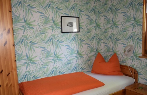 Waldbeuren Apartment | Ferienwohnung Storchennest, 80qm, 2 Schlafzimmer, max. 4 Personen