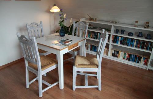 Vitzdorf Apartment | Ferienwohnung weißes Haus