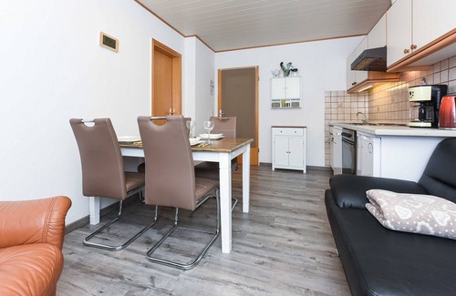 Stedesdorf Apartment | Ferienwohnung West - Ferienhof Tannen in Thunum bei Bensersiel