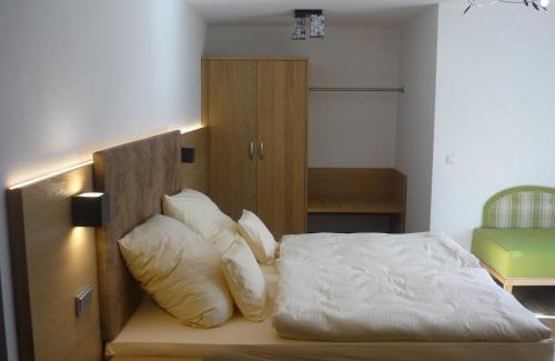 Obernzell Hotel | Ferienwohnungen beim Hotel zur Post, Erlau