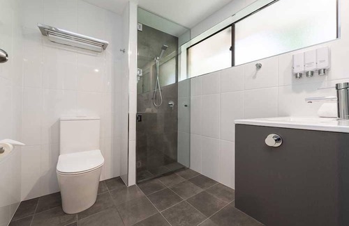 Fern Bay Hotel | Fern Bay Motel