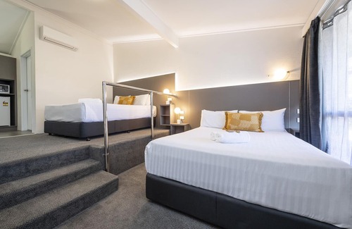 Fern Bay Hotel | Fern Bay Motel