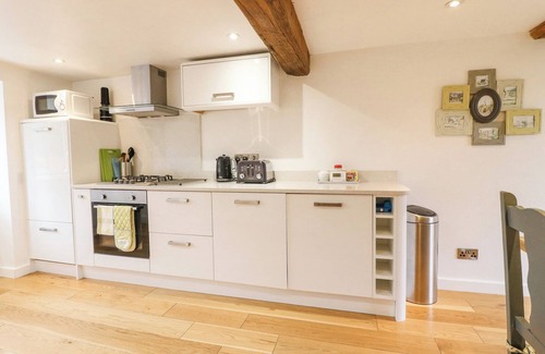 Baslow Cottage | FERN COTTAGE, pet friendly, with a garden in Baslow