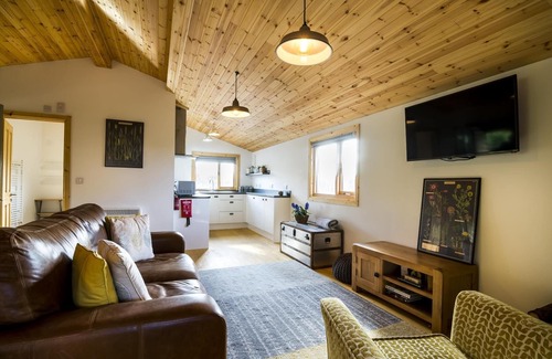 St. Florence Cottage | Fern Lodge - 2 Bedroom Log Cabin - Saint Florence