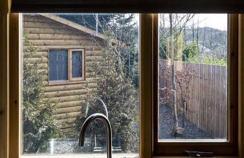 St. Florence Cottage | Fern Lodge - 2 Bedroom Log Cabin - Saint Florence