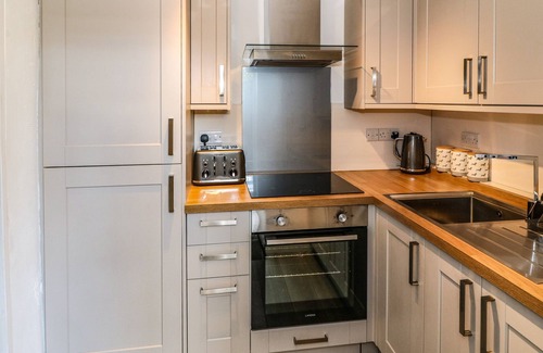 Llanbedrog Cottage | FERNDALE, pet friendly, country holiday cottage in Llanbedrog