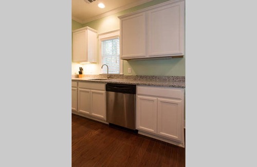 Historic Downtown Savannah Cottage | Fernwood Cottage in Historic District - Featuring Local Art