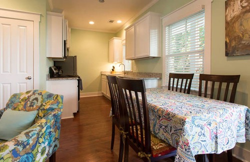 Historic Downtown Savannah Cottage | Fernwood Cottage in Historic District - Featuring Local Art