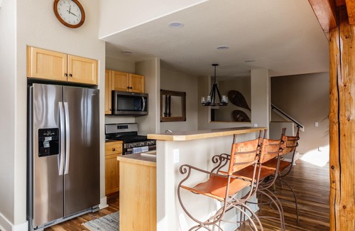 Saddle Ridge House | Festive Availability! Saddle Ridge Townhome with Ski-in/Ski out access! Hot tub!