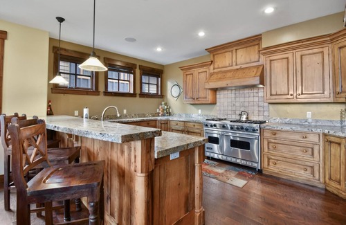 North Park City Cottage | Festive Dates Available! Luxury Ski-in, Ski-out Cottage with private Hot Tub