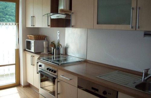 Grafenau Apartment | FeWo (80qm) mit großem Balkon, Brötchenservice und riesigem Garten