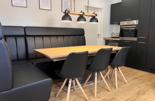 Nordholz Apartment | Fewo Direkt am Deich 8 Personen + 2 Kleinkinder 150qm 2 Bäder 5 Zimmer Terrasse