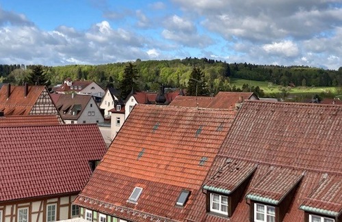 Muensingen Apartment | Fewo Luise 90qm, 2 Schlafräume, 2 Bäder, Dachterrasse, Max. 4 Personen