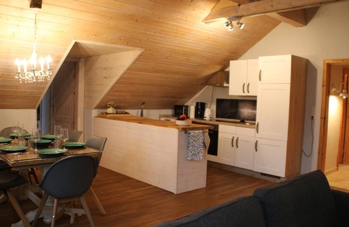 Altenkirchen Apartment | Fewo Spatzennest - Ferienwohnungen Lindenhof