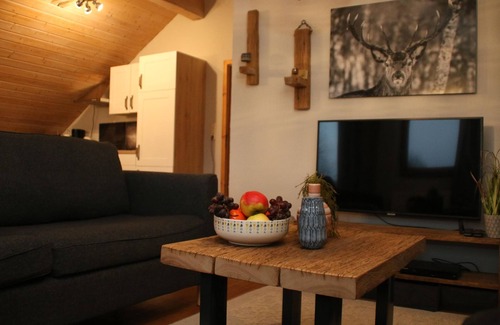 Altenkirchen Apartment | Fewo Spatzennest - Ferienwohnungen Lindenhof
